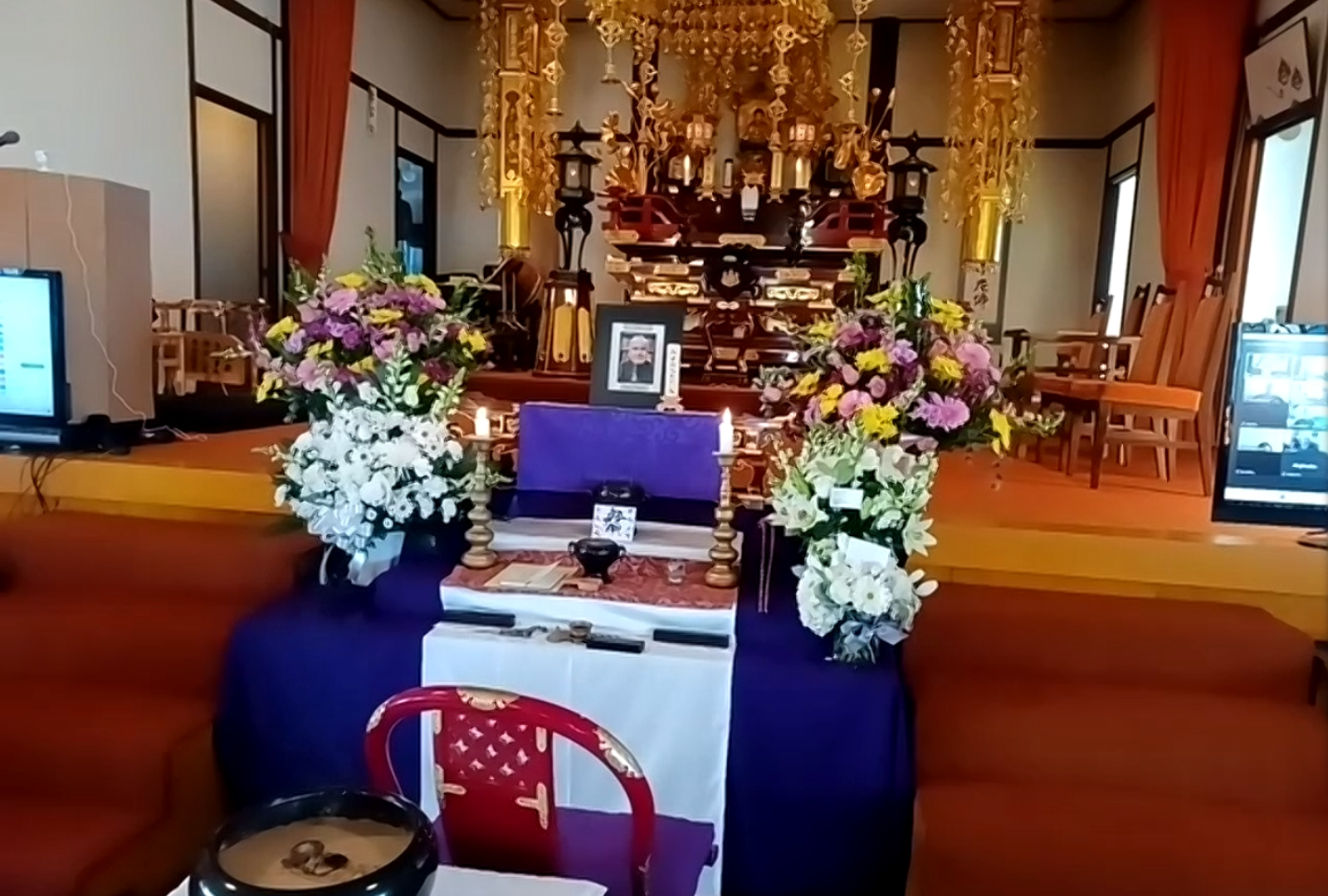 A cropped screen shot from Zoom, showing the interior of the Sozenji Buddhist Temple during the memorial service for Francis Takahashi.